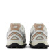 Zapatillas deportivas New Balance 204L blancas y plateadas con detalles beige - Querol online