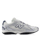 Sabatilles esportives New Balance 204L blanques i platejades amb detalls blau marí per a dona - Querol online
