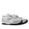 Zapatillas deportivas New Balance 204L blancas y plateadas con detalles azul marino para mujer