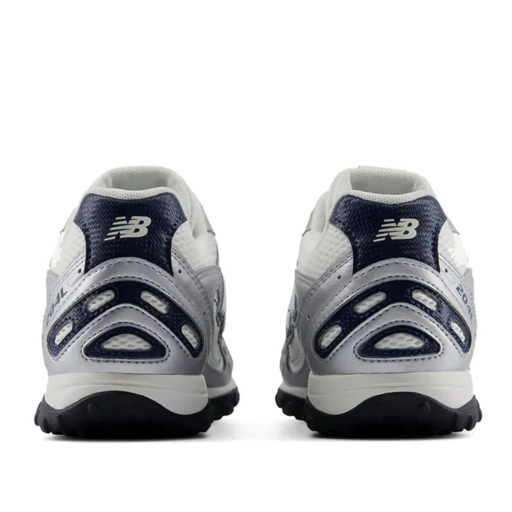 Zapatillas deportivas New Balance 204L blancas y plateadas con detalles azul marino para mujer - Querol online