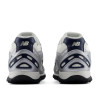 Sabatilles esportives New Balance 204L blanques i platejades amb detalls blau marí per a dona