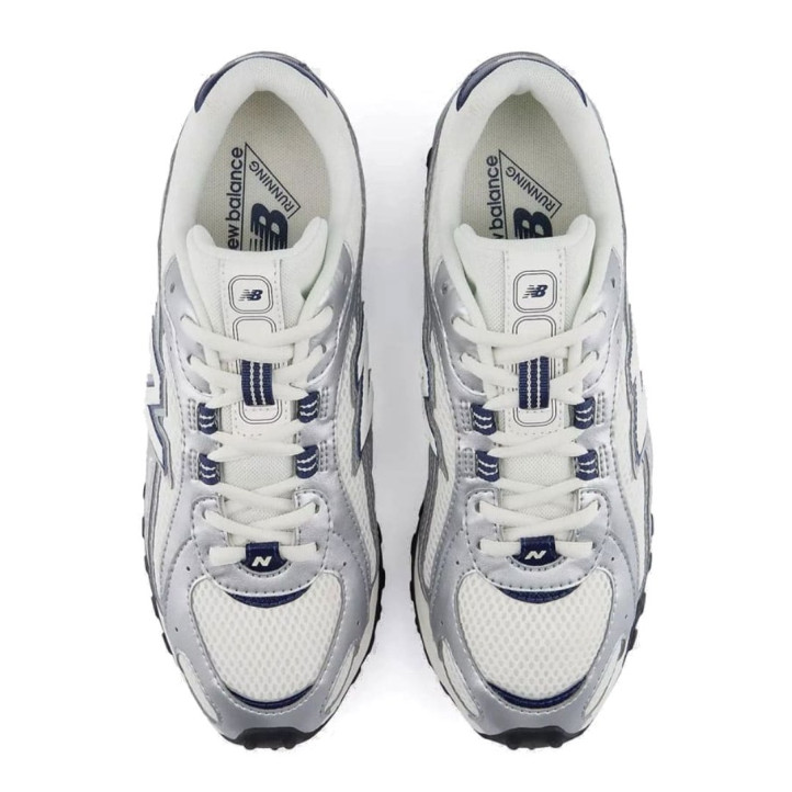 Zapatillas deportivas New Balance 204L blancas y plateadas con detalles azul marino para mujer - Querol online