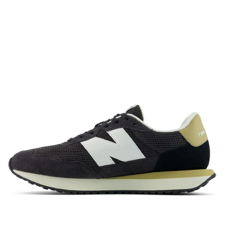 Sabatilles esportives New Balance 237 d'home negres amb detalls blancs i daurats - Querol online