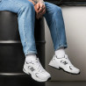 Sabatilles esportives New Balance 530 d'home blanques amb detalls negres i amortiment ABZORB
