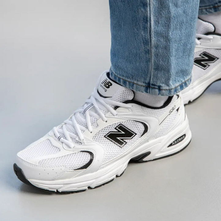 Sabatilles esportives New Balance 530 d'home blanques amb detalls negres i amortiment ABZORB - Querol online