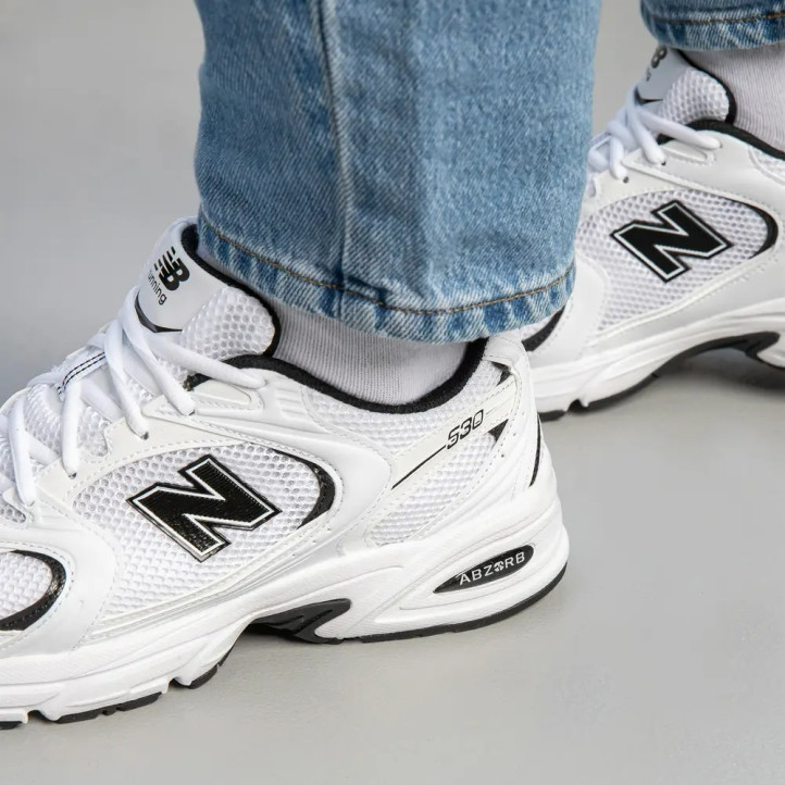 Sabatilles esportives New Balance 530 d'home blanques amb detalls negres i amortiment ABZORB - Querol online