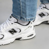 Sabatilles esportives New Balance 530 d'home blanques amb detalls negres i amortiment ABZORB
