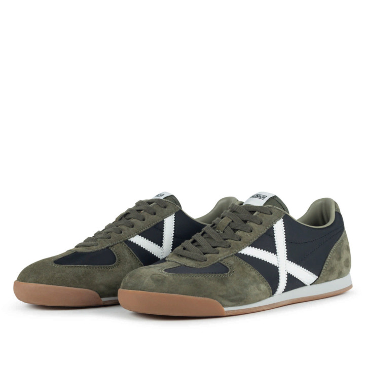 Zapatillas deportivas Munich Stereo de hombre verdes y negras con suela caramelo - Querol online