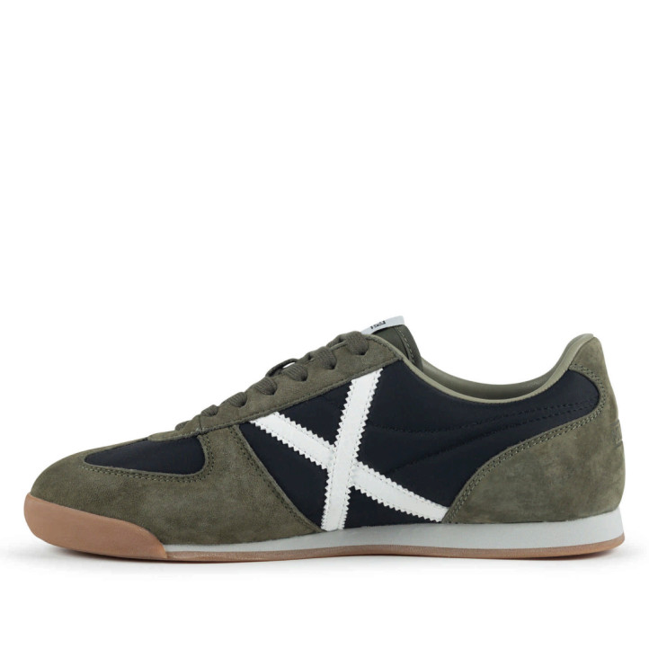 Zapatillas deportivas Munich Stereo de hombre verdes y negras con suela caramelo - Querol online