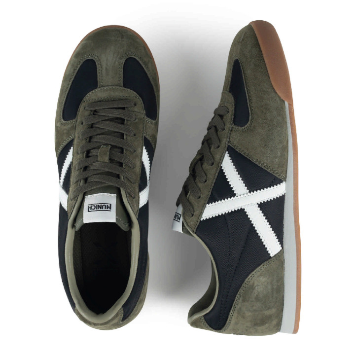 Zapatillas deportivas Munich Stereo de hombre verdes y negras con suela caramelo - Querol online