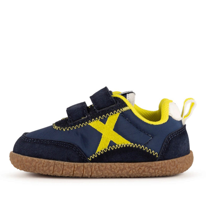 Zapatillas deporte Munich Baby Koda infantiles azul marino y amarillas con doble velcro - Querol online