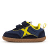 Zapatillas deporte Munich Baby Koda infantiles azul marino y amarillas con doble velcro