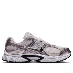 Sabatilles esportives Nike V5 RNR d'home blanques i platejades amb detalls negres - Querol online