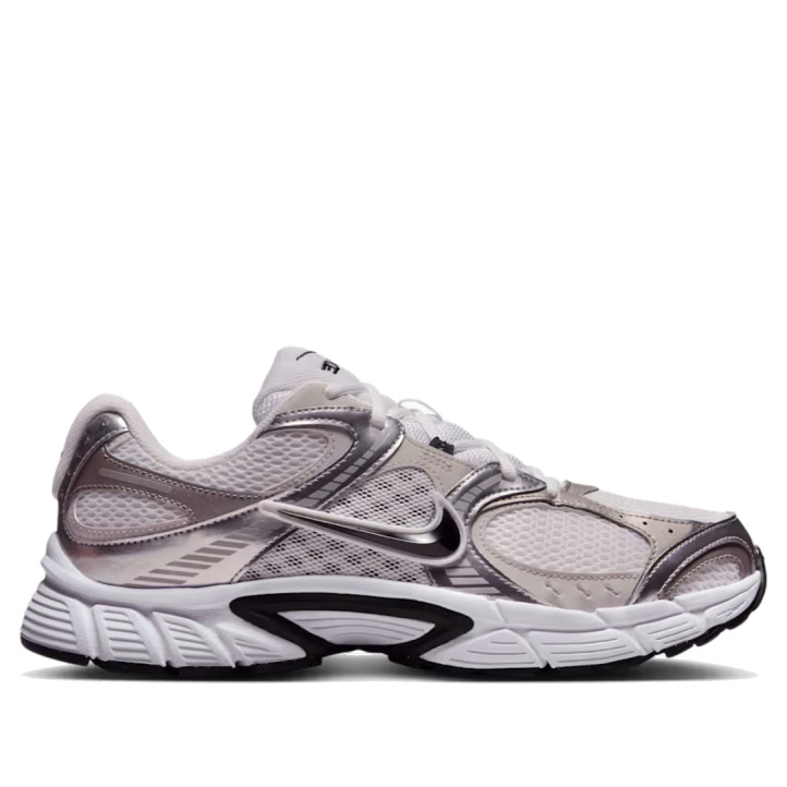 Sabatilles esportives Nike V5 RNR d'home blanques i platejades amb detalls negres - Querol online