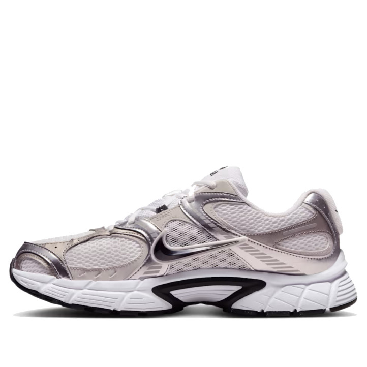 Sabatilles esportives Nike V5 RNR d'home blanques i platejades amb detalls negres - Querol online