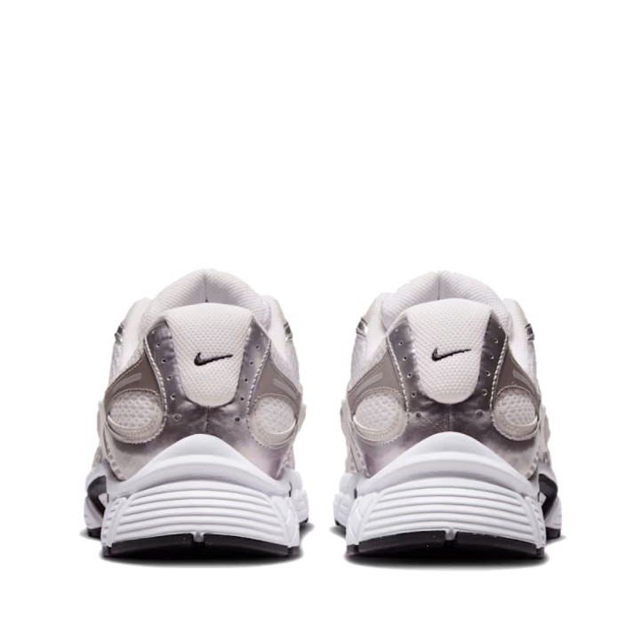 Sabatilles esportives Nike V5 RNR d'home blanques i platejades amb detalls negres - Querol online