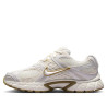 Sabatilles esportives Nike V5 RNR de dona blanques i beix amb detalls daurats