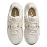 Sabatilles esportives Nike V5 RNR de dona blanques i beix amb detalls daurats
