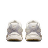Sabatilles esportives Nike V5 RNR de dona blanques i beix amb detalls daurats