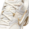 Sabatilles esportives Nike V5 RNR de dona blanques i beix amb detalls daurats