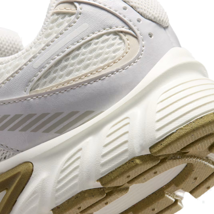Sabatilles esportives Nike V5 RNR de dona blanques i beix amb detalls daurats - Querol online