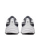 Zapatillas deportivas Nike Initiator de hombre blancas y plateadas con detalles azules - Querol online