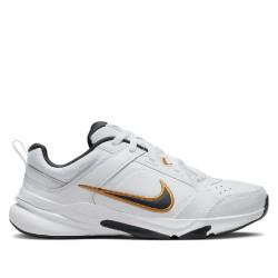 Sabatilles esportives Nike Defy All Day d'home blanques amb detalls negres i daurats - Querol online