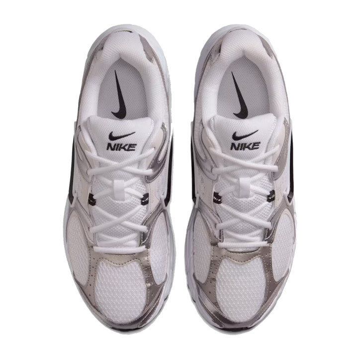 Sabatilles esportives Nike V5 RNR d'home blanques i platejades amb detalls negres - Querol online