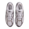 Sabatilles esportives Nike V5 RNR d'home blanques i platejades amb detalls negres