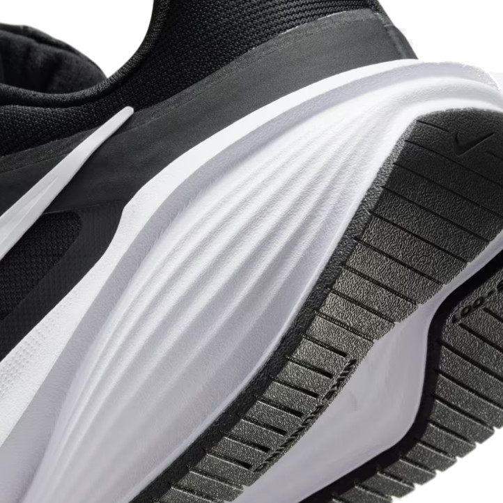 Sabatilles esportives Nike Downshifter 14 de dona negres i blanques per a running - Querol online