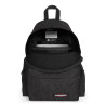 Mochila Eastpak Day Pak'r negra con acabado brillante y portabotellas