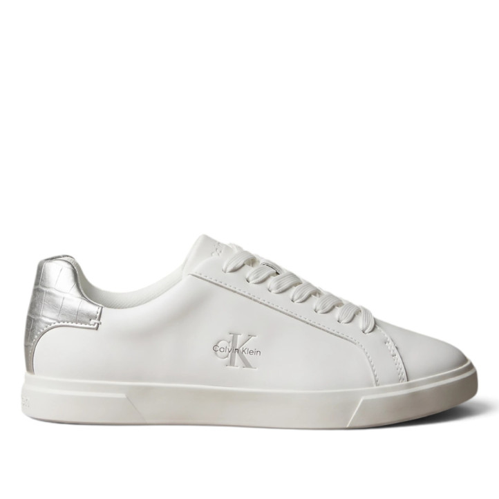 Zapatillas Calvin Klein de mujer blancas de piel con detalle plateado - Querol online