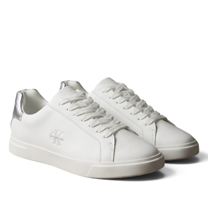 Sabatilles Calvin Klein de dona blanques de pell amb detall platejat - Querol online