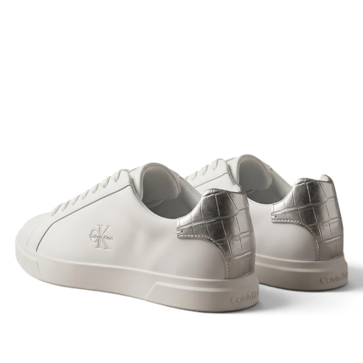 Zapatillas Calvin Klein de mujer blancas de piel con detalle plateado - Querol online