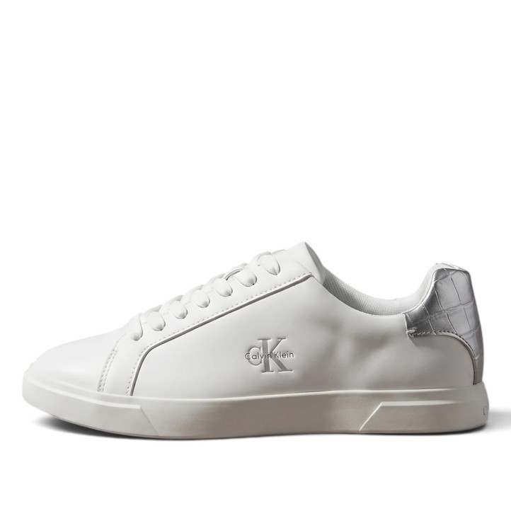 Zapatillas Calvin Klein de mujer blancas de piel con detalle plateado - Querol online