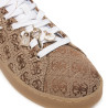 Zapatillas GUESS de mujer beige con monograma y suela caramelo