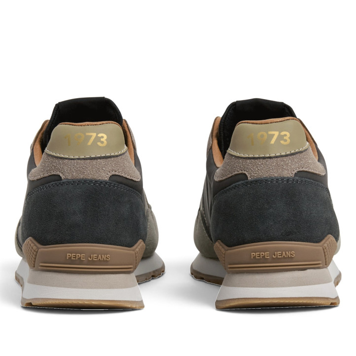 Zapatillas Pepe Jeans Brit de hombre grises y negras de ante estilo retro running - Querol online