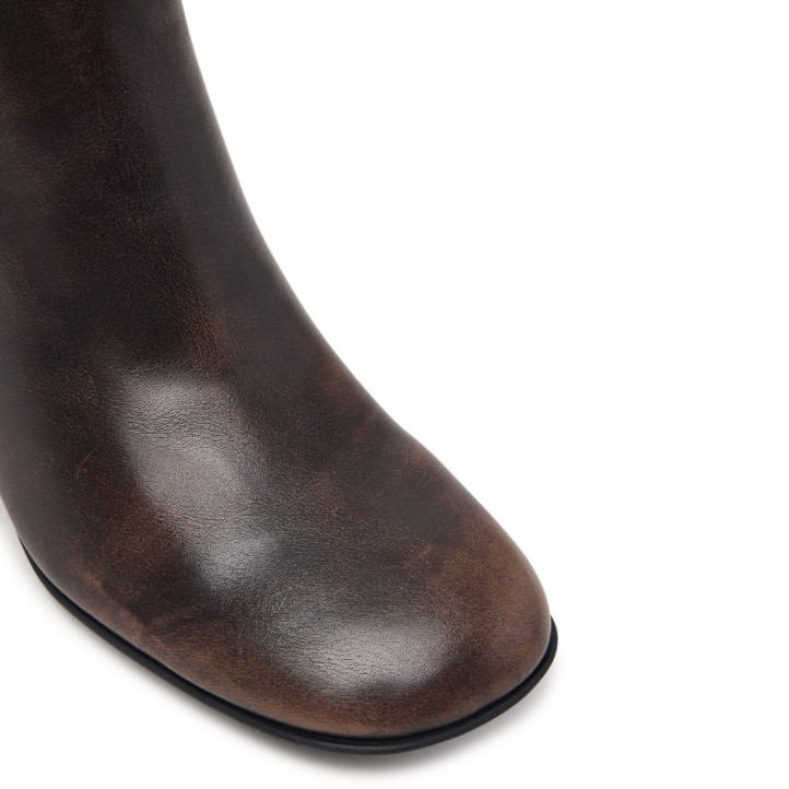 Botines tacón Guess de mujer marrón oscuro con tacón alto y acabado efecto piel - Querol online