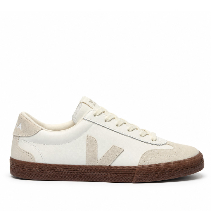 Zapatillas VEJA Volley de piel blancas y beige con suela marrón para hombre - Querol online
