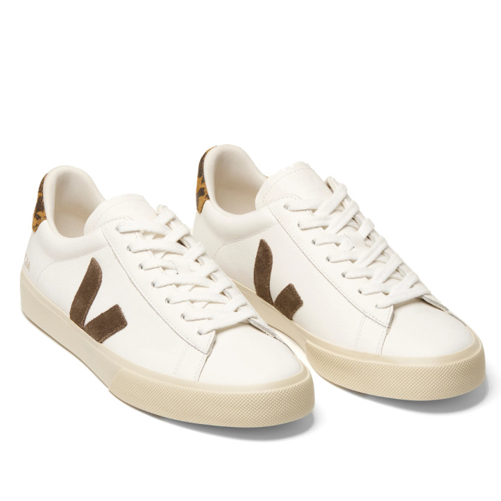 Zapatillas VEJA Campo de mujer blancas de piel con detalles marrones y animal print - Querol online