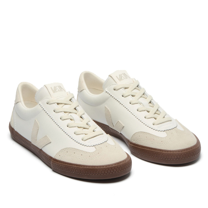 Zapatillas VEJA Volley de mujer blancas de piel con detalles beige y suela marrón - Querol online