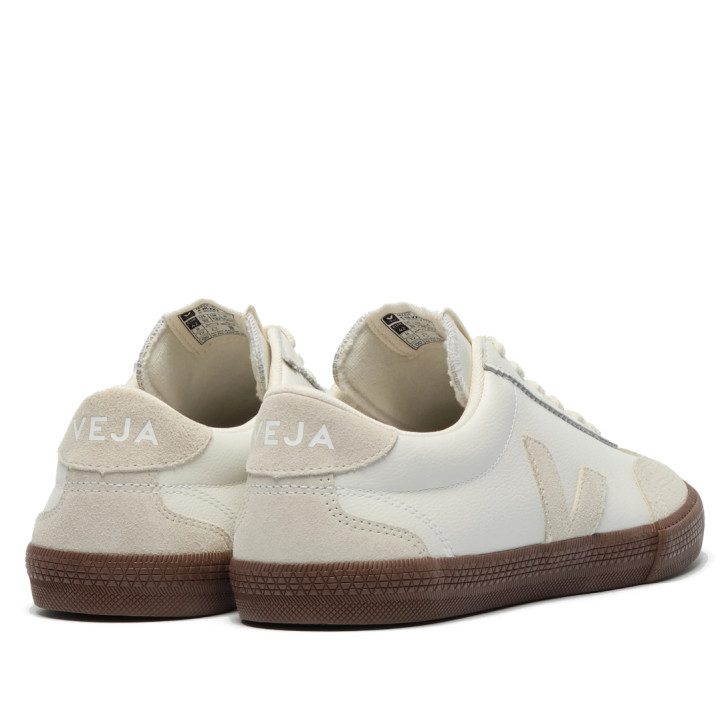 Zapatillas VEJA Volley de mujer blancas de piel con detalles beige y suela marrón - Querol online