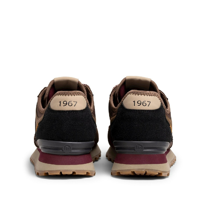 Zapatillas deportivas Mustang Joggo Track de hombre marrones con detalles granates y suela dentad - Querol online