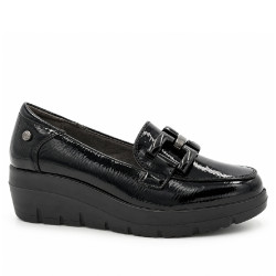 Mocassí Mysoft de dona negres de xarol amb baula decorativa i falca - Querol online