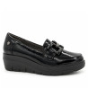 Mocassí Mysoft de dona negres de xarol amb baula decorativa i falca