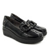 Mocassí Mysoft de dona negres de xarol amb baula decorativa i falca