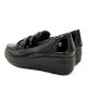 Mocassí Mysoft de dona negres de xarol amb baula decorativa i falca - Querol online