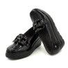 Mocasín Mysoft de mujer negros de charol con eslabón decorativo y cuña