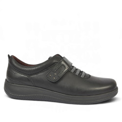 Zapatos planos Treintas en piel negra con cierre de velcro y elásticos decorativos - Querol online