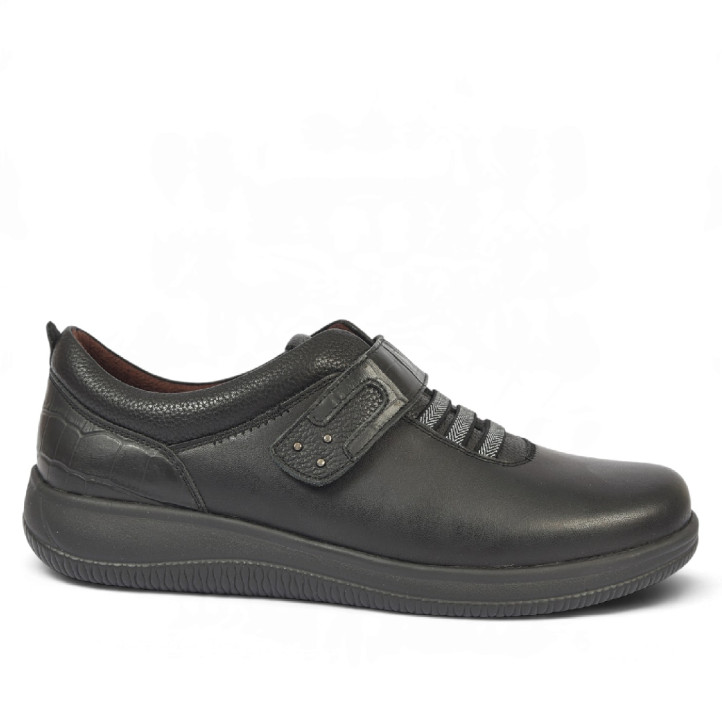 Zapatos planos Treintas en piel negra con cierre de velcro y elásticos decorativos - Querol online
